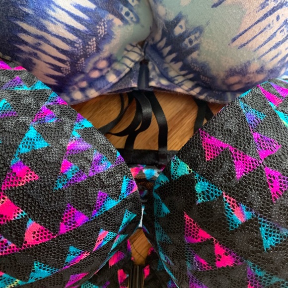 Lot of 2 32DD Victoria’s Secret Bras Strappy - Picture 2 of 6